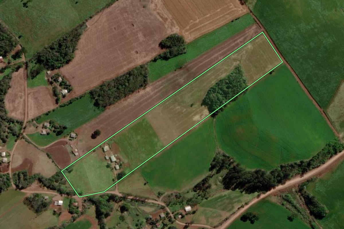Imagem de satélite do imóvel rural em Jacutinga (RS), com o contorno declarado no CAR desenhado por cima.