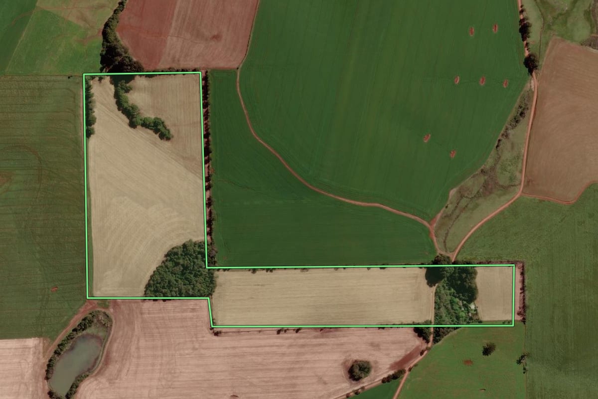 Imagem de satélite do imóvel rural em Jacutinga (RS), com o contorno declarado no CAR desenhado por cima.