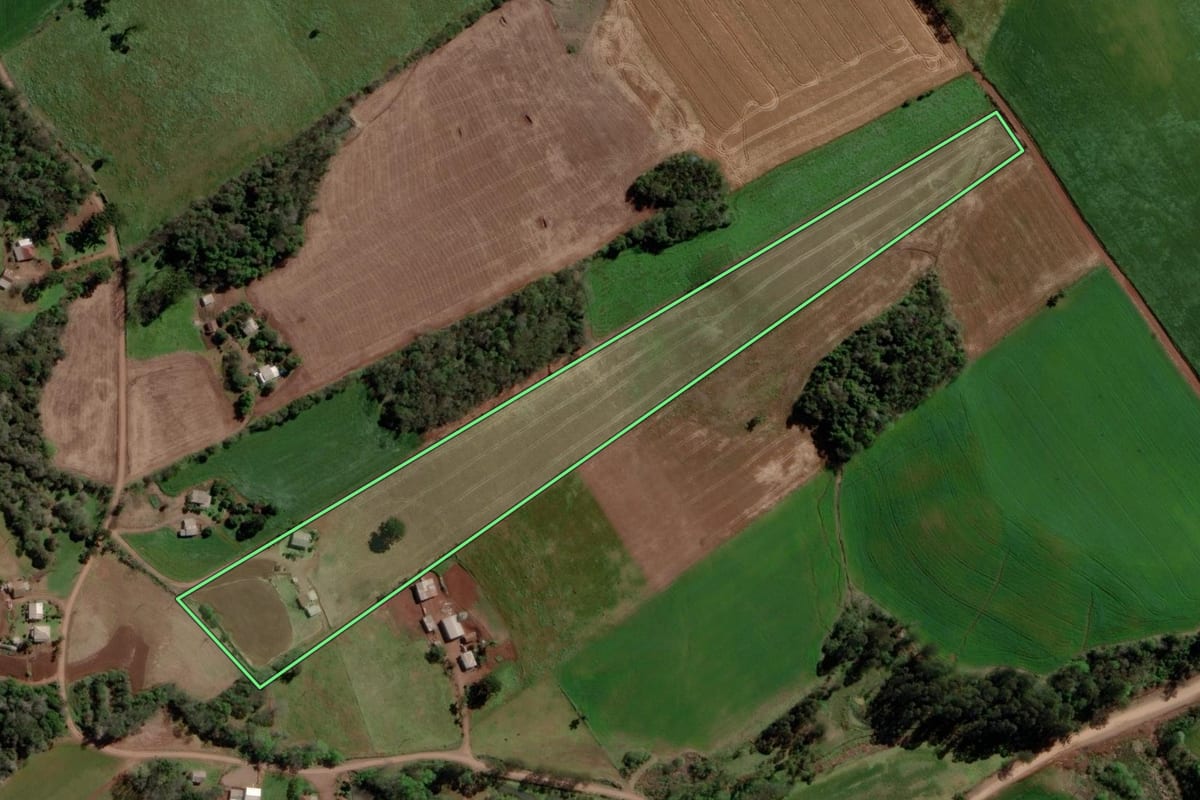Imagem de satélite do imóvel rural em Jacutinga (RS), com o contorno declarado no CAR desenhado por cima.