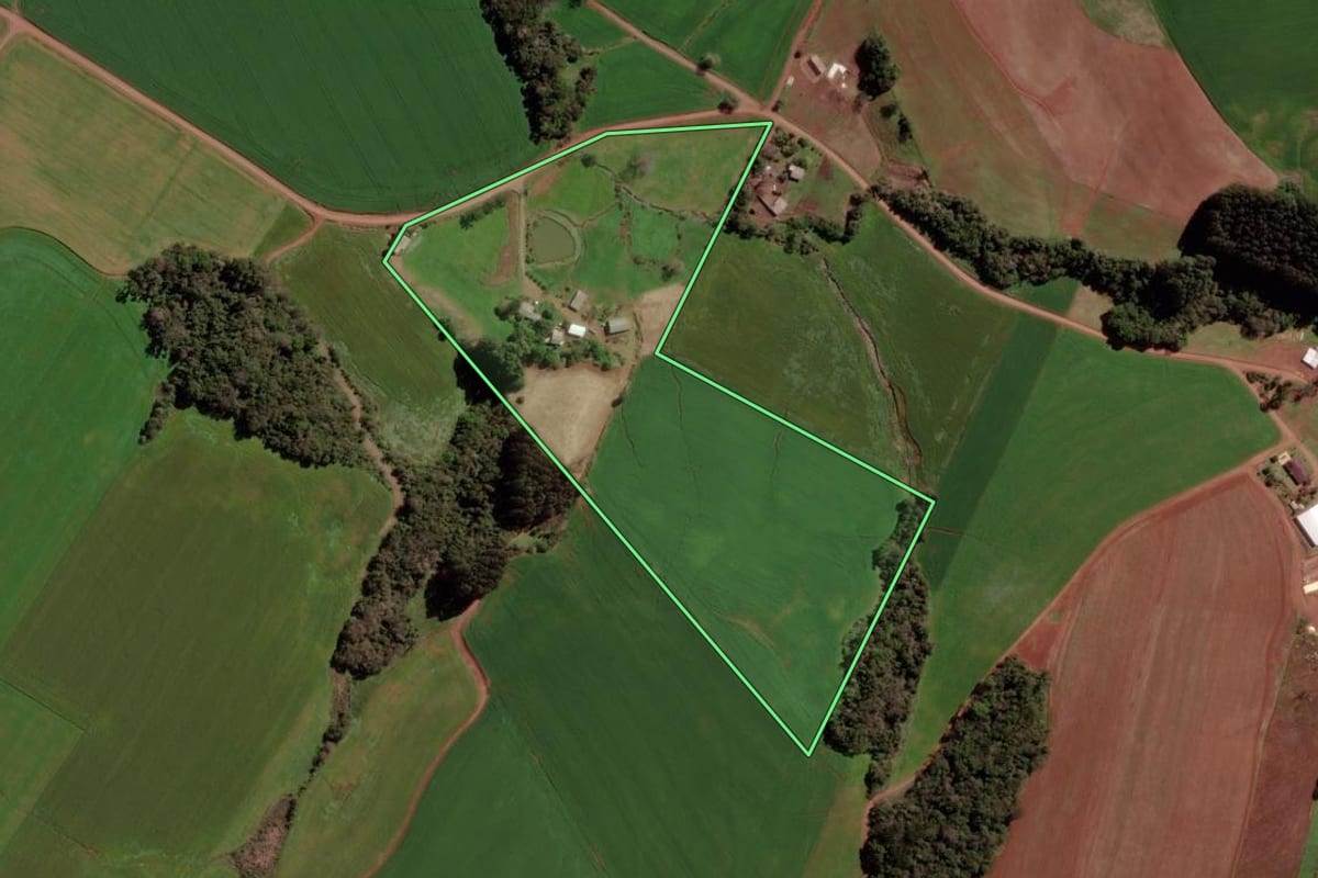 Imagem de satélite do imóvel rural em Jacutinga (RS), com o contorno declarado no CAR desenhado por cima.