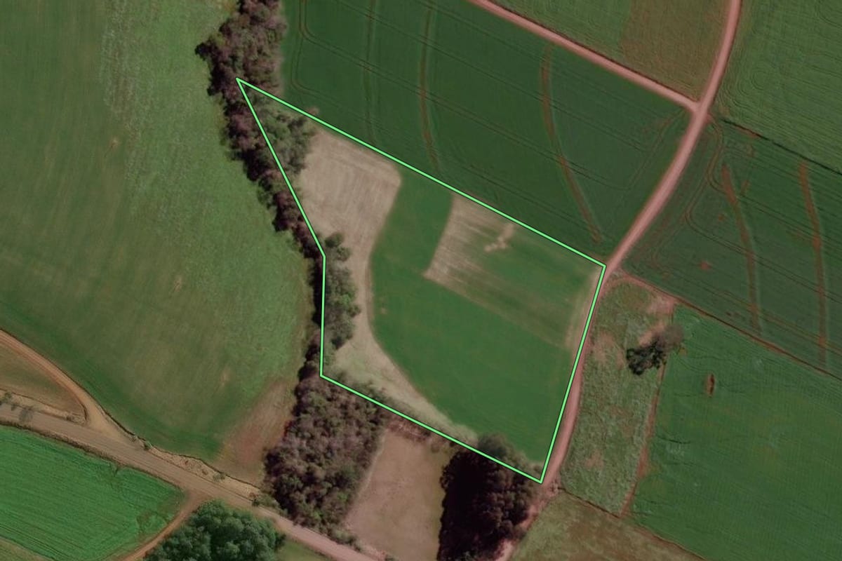 Imagem de satélite do imóvel rural em Jacutinga (RS), com o contorno declarado no CAR desenhado por cima.
