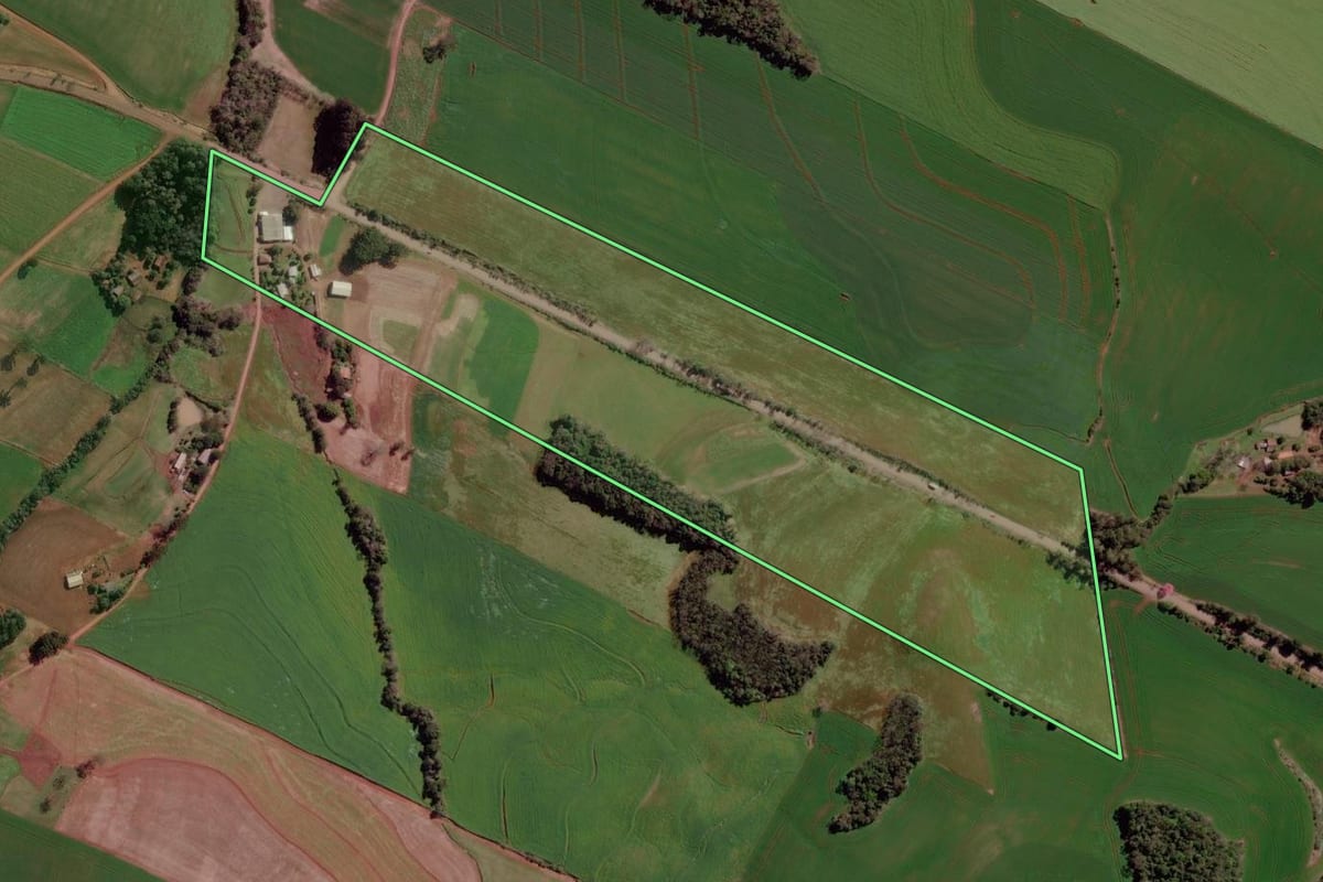Imagem de satélite do imóvel rural em Jacutinga (RS), com o contorno declarado no CAR desenhado por cima.