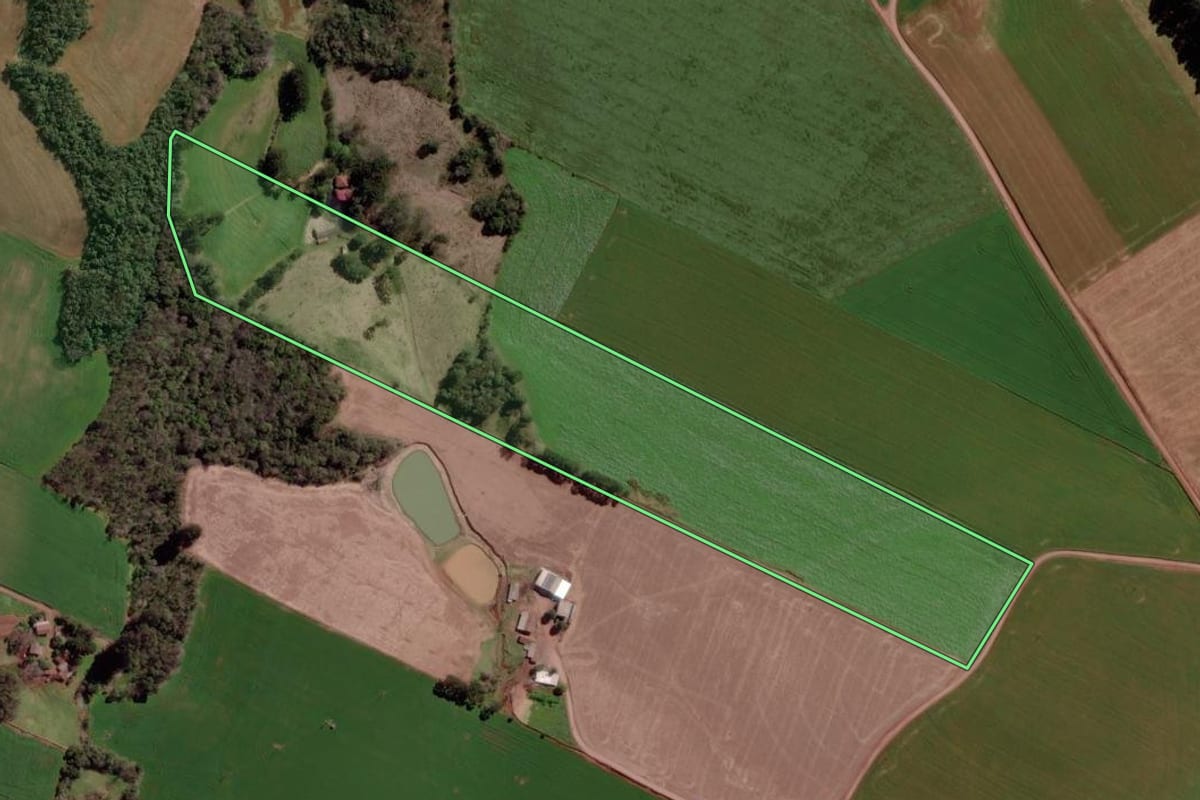 Imagem de satélite do imóvel rural em Jacutinga (RS), com o contorno declarado no CAR desenhado por cima.