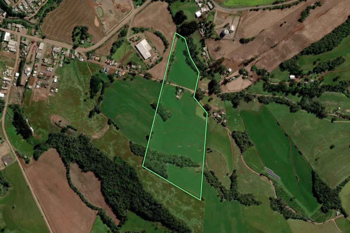 Imagem de satélite do imóvel rural em Jacutinga (RS), com o contorno declarado no CAR desenhado por cima.
