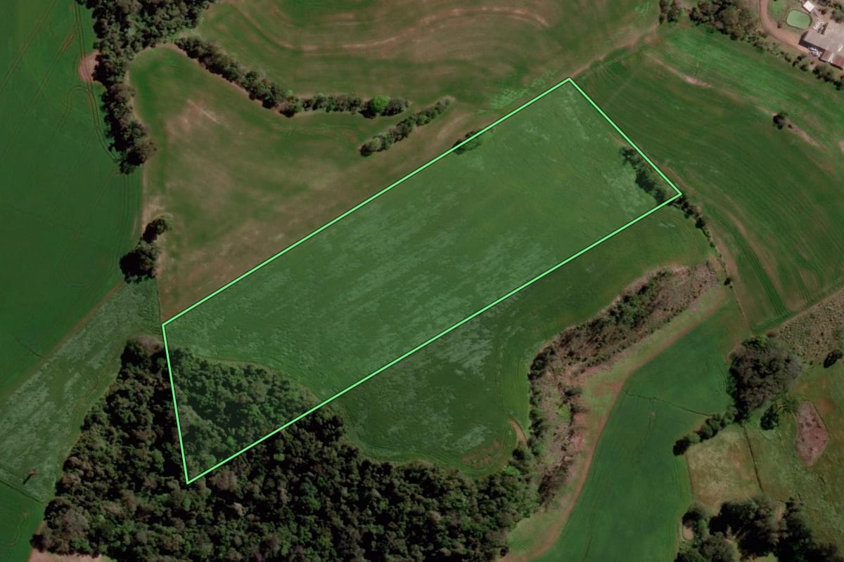 Imagem de satélite do imóvel rural em Jacutinga (RS), com o contorno declarado no CAR desenhado por cima.