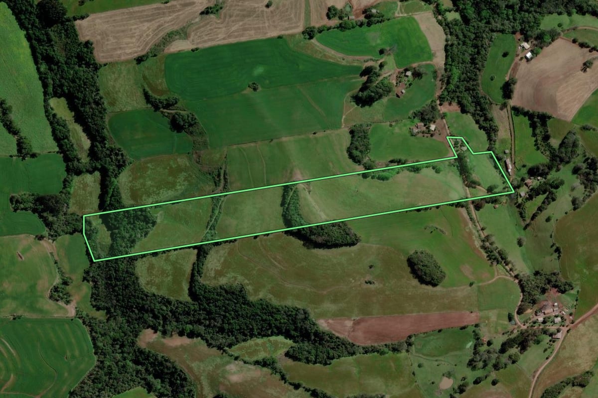 Imagem de satélite do imóvel rural em Jacutinga (RS), com o contorno declarado no CAR desenhado por cima.