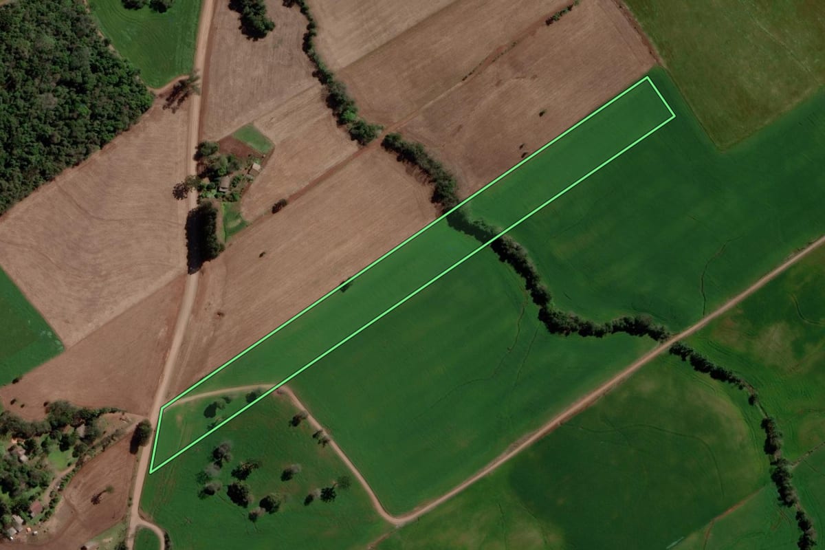 Imagem de satélite do imóvel rural em Jacutinga (RS), com o contorno declarado no CAR desenhado por cima.