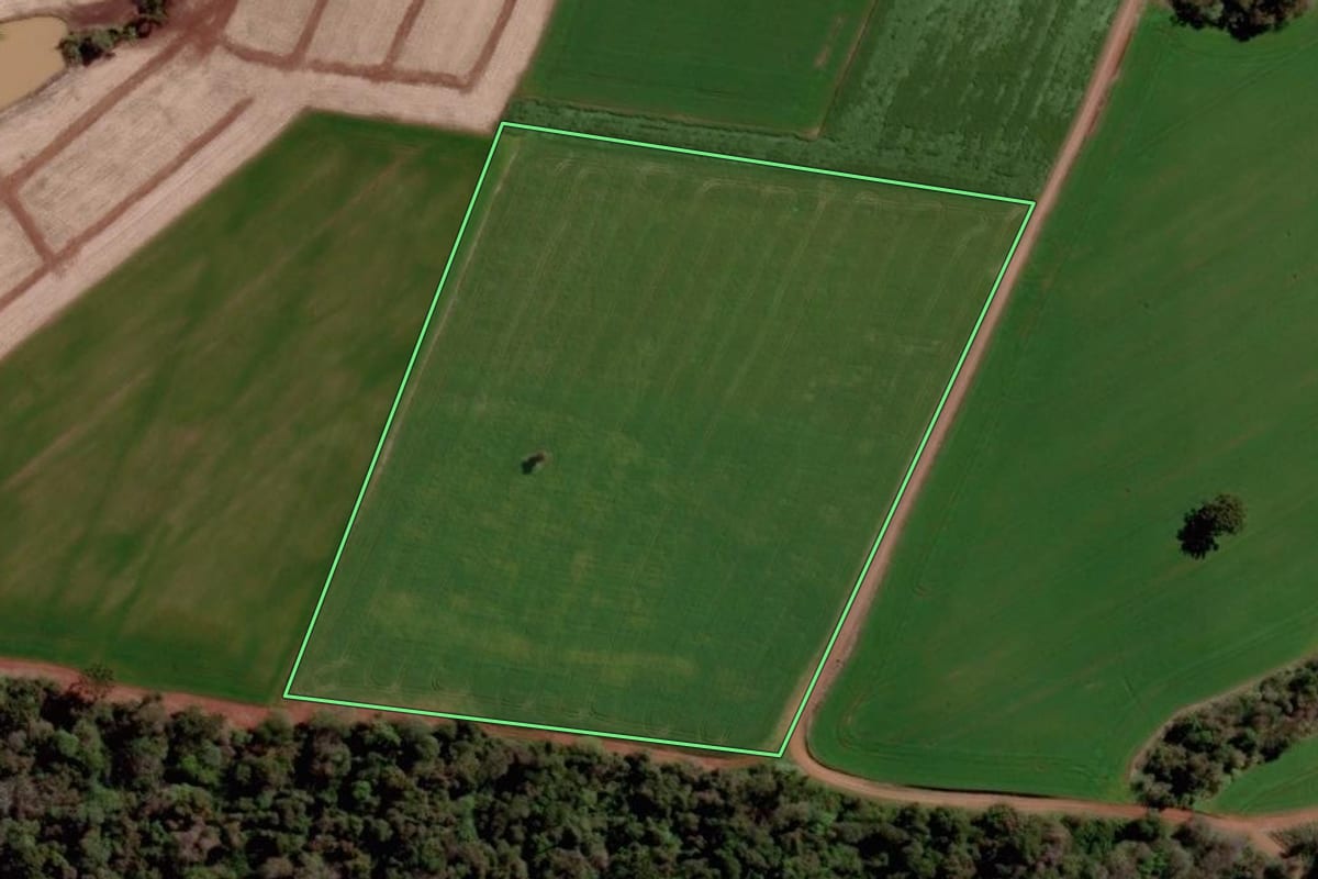Imagem de satélite do imóvel rural em Jacutinga (RS), com o contorno declarado no CAR desenhado por cima.