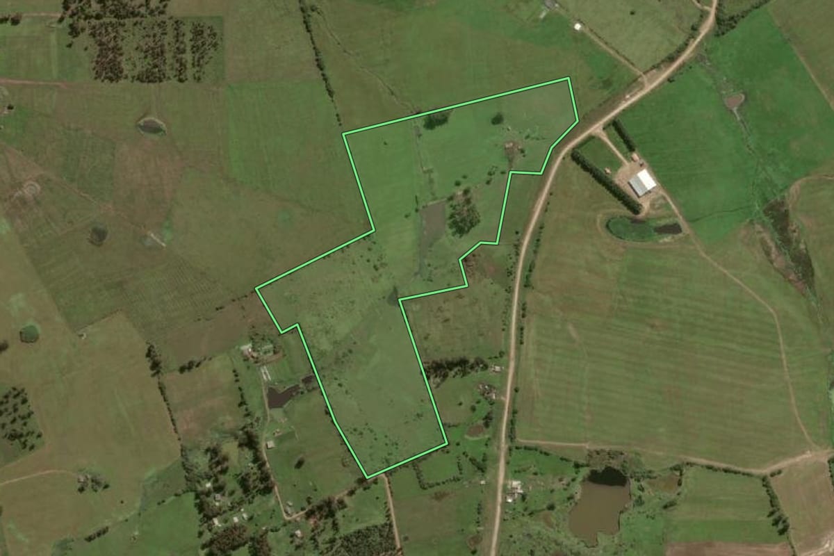 Imagem de satélite do imóvel rural em Jaguarão (RS), com o contorno declarado no CAR desenhado por cima.
