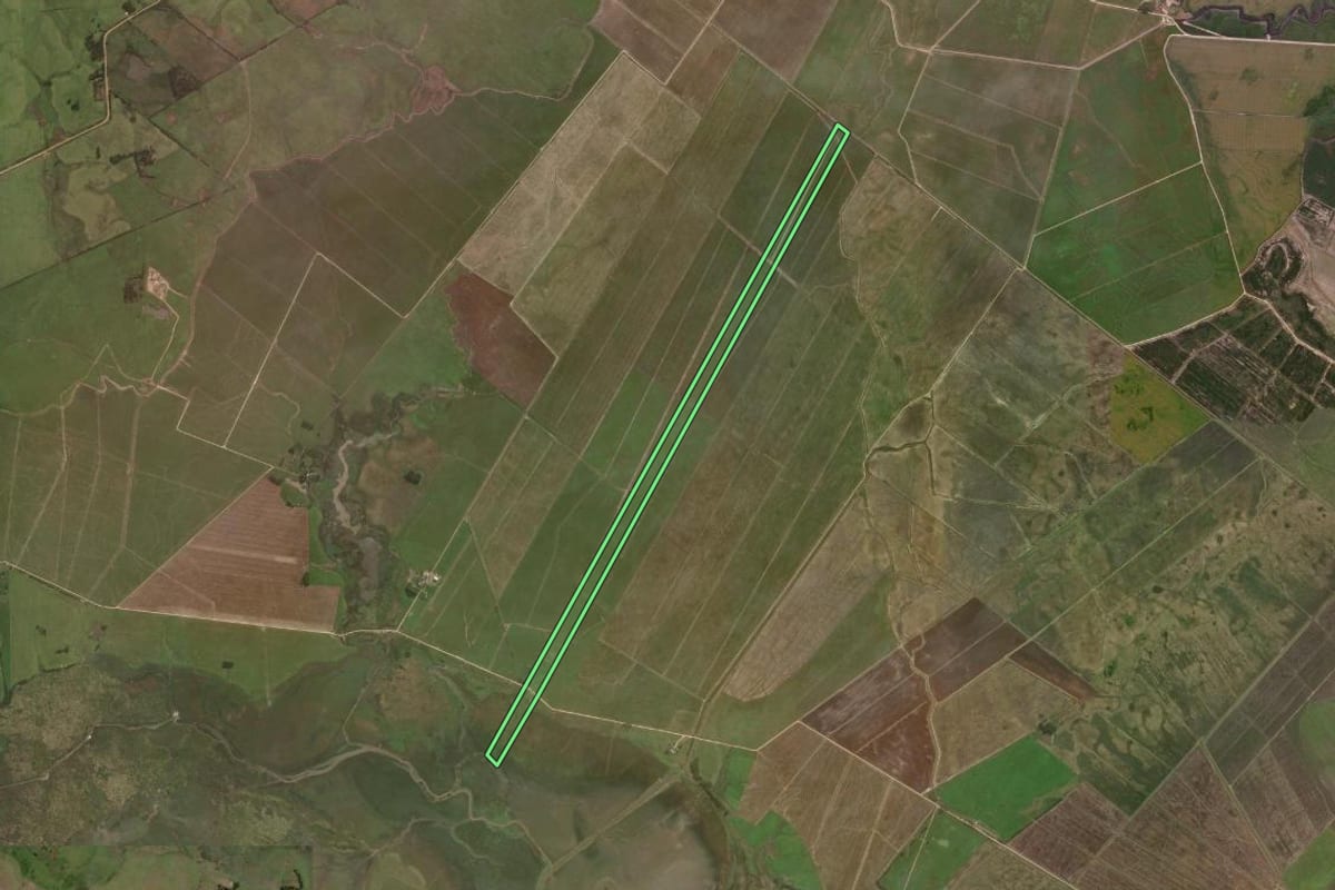 Imagem de satélite do imóvel rural em Jaguarão (RS), com o contorno declarado no CAR desenhado por cima.