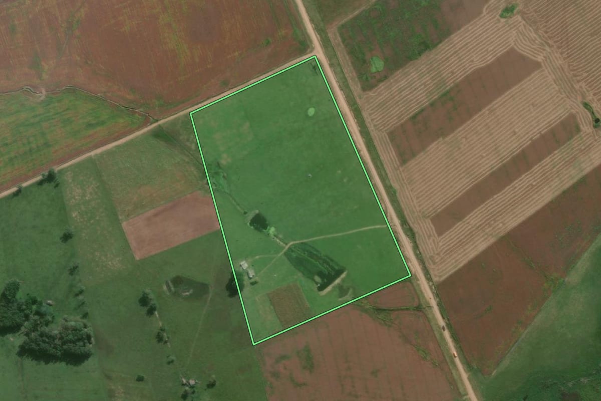 Imagem de satélite do imóvel rural em Jaguarão (RS), com o contorno declarado no CAR desenhado por cima.