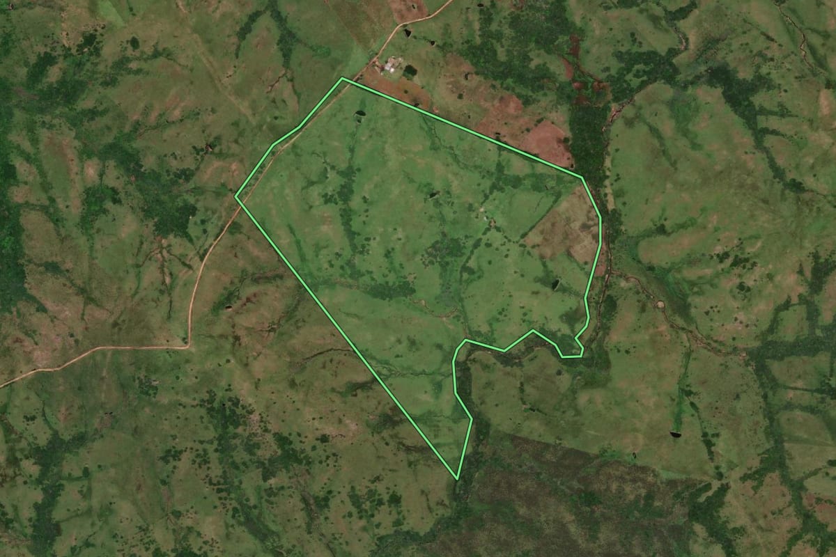 Imagem de satélite do imóvel rural em Jaguarão (RS), com o contorno declarado no CAR desenhado por cima.