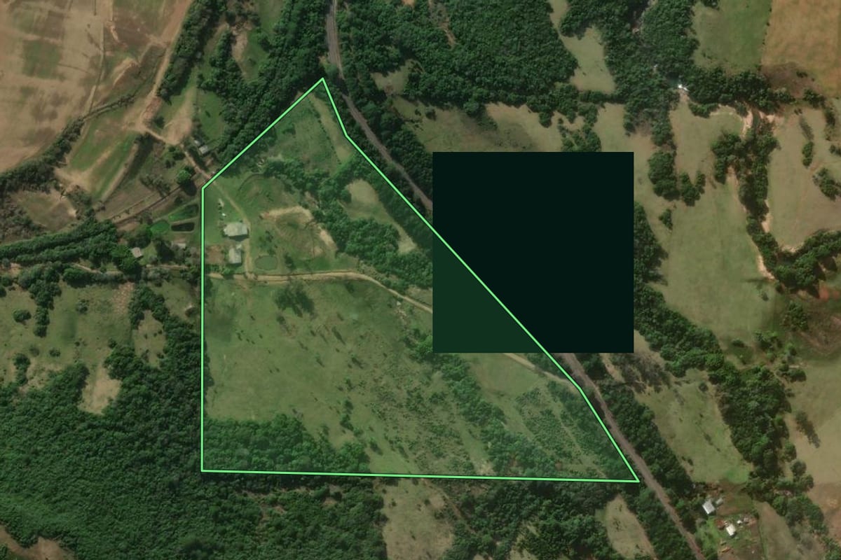 Imagem de satélite do imóvel rural em Jaguari (RS), com o contorno declarado no CAR desenhado por cima.