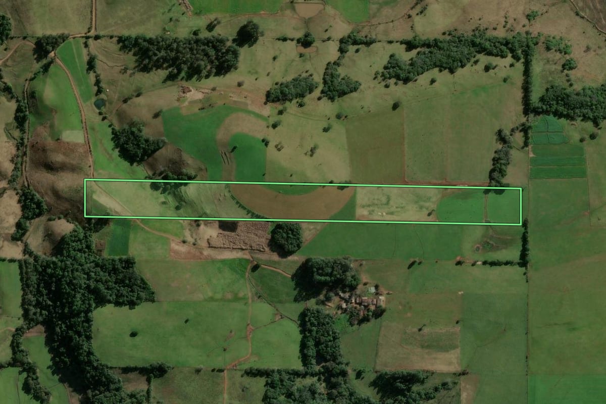 Imagem de satélite do imóvel rural em Jaguari (RS), com o contorno declarado no CAR desenhado por cima.
