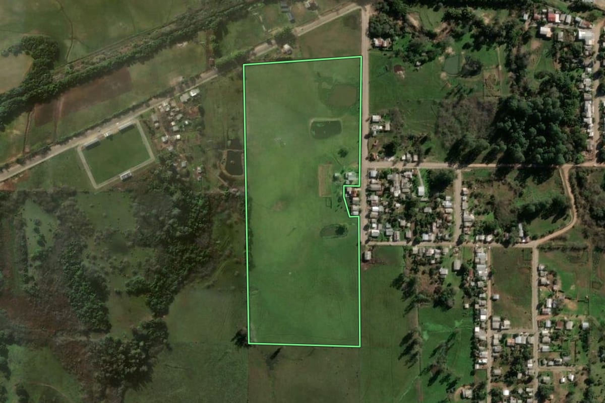 Imagem de satélite do imóvel rural em Jaguari (RS), com o contorno declarado no CAR desenhado por cima.