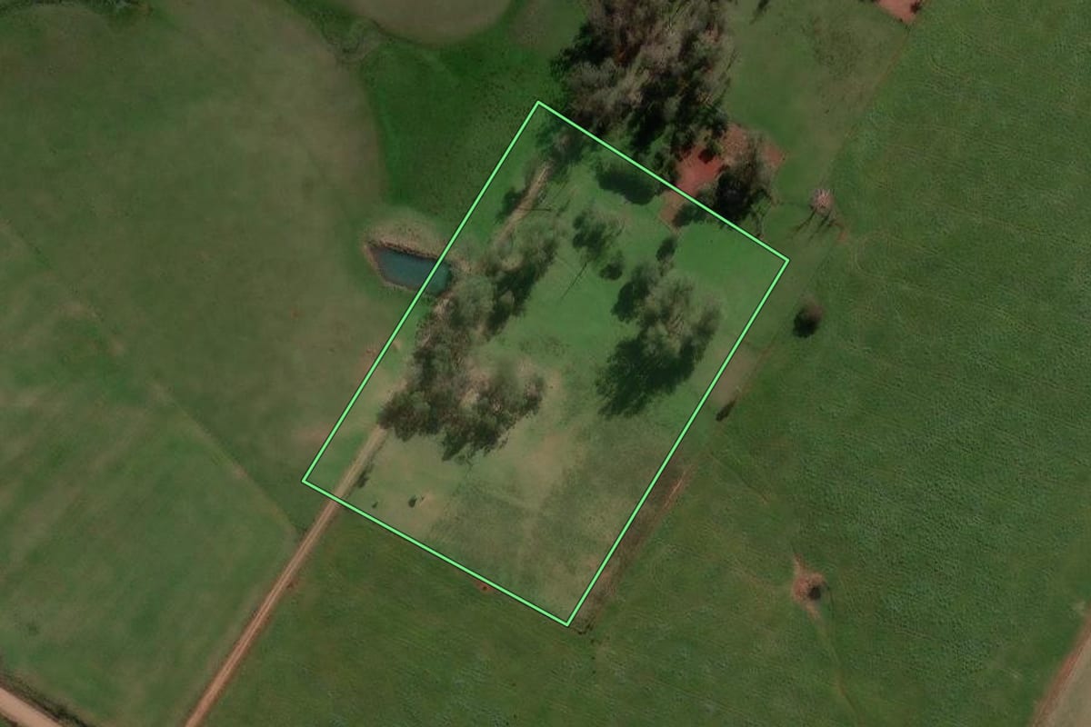 Imagem de satélite do imóvel rural em Jaguari (RS), com o contorno declarado no CAR desenhado por cima.