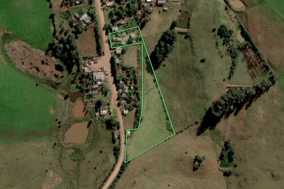 Imagem de satélite do imóvel rural em Jari (RS), com o contorno declarado no CAR desenhado por cima.