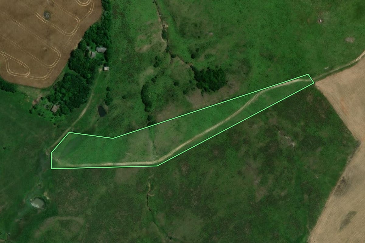 Imagem de satélite do imóvel rural em Jari (RS), com o contorno declarado no CAR desenhado por cima.