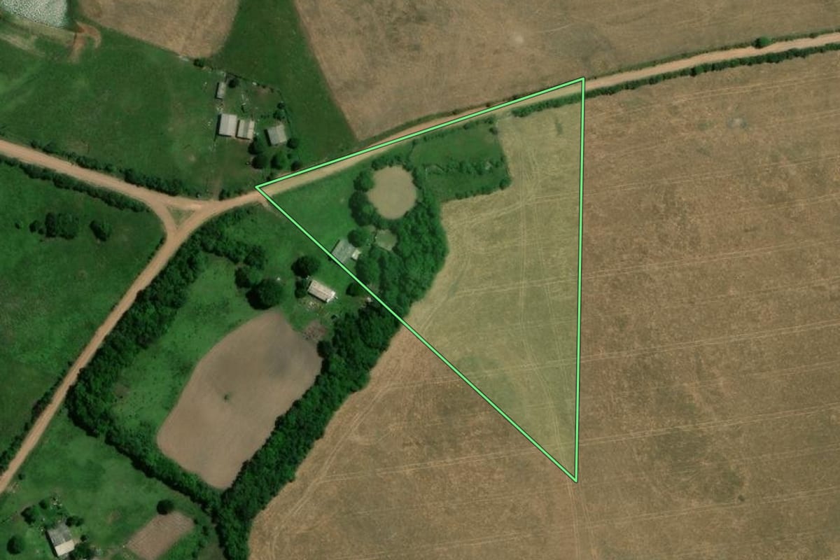 Imagem de satélite do imóvel rural em Jari (RS), com o contorno declarado no CAR desenhado por cima.