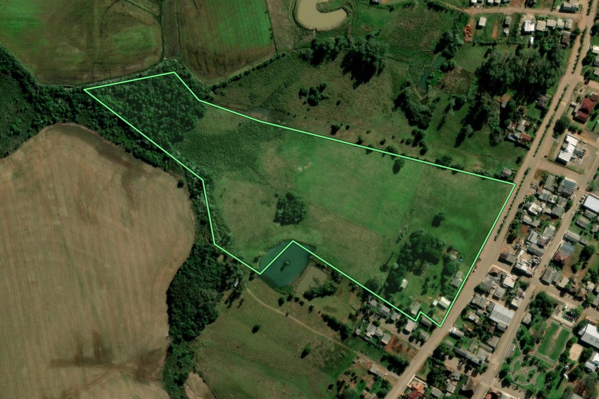 Imagem de satélite do imóvel rural em Jari (RS), com o contorno declarado no CAR desenhado por cima.