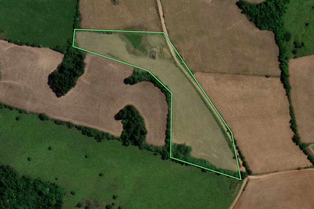Imagem de satélite do imóvel rural em Jari (RS), com o contorno declarado no CAR desenhado por cima.