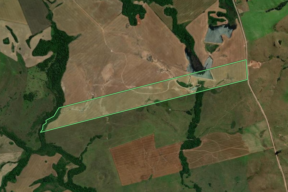 Imagem de satélite do imóvel rural em Jari (RS), com o contorno declarado no CAR desenhado por cima.