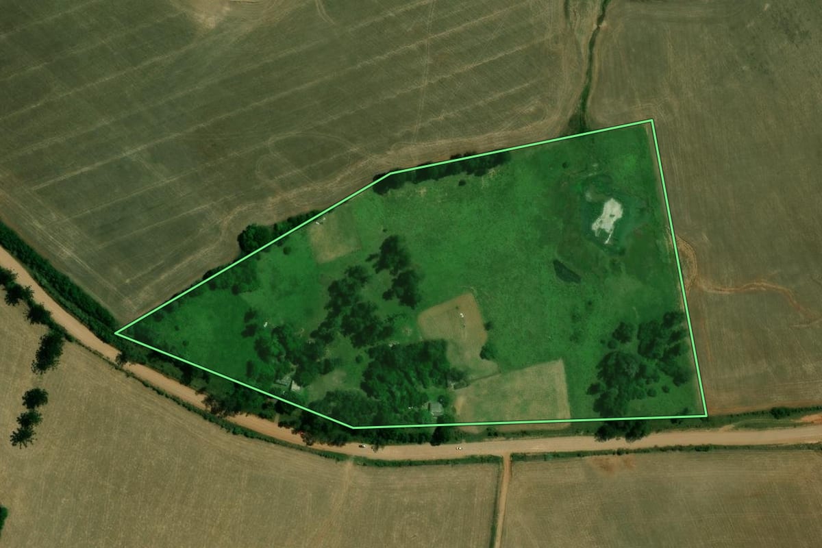 Imagem de satélite do imóvel rural em Jari (RS), com o contorno declarado no CAR desenhado por cima.