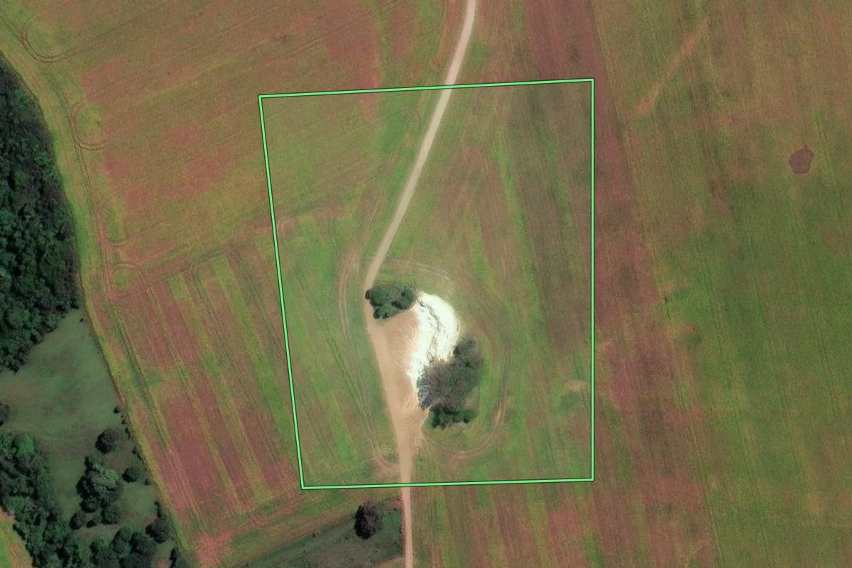 Imagem de satélite do imóvel rural em Jóia (RS), com o contorno declarado no CAR desenhado por cima.
