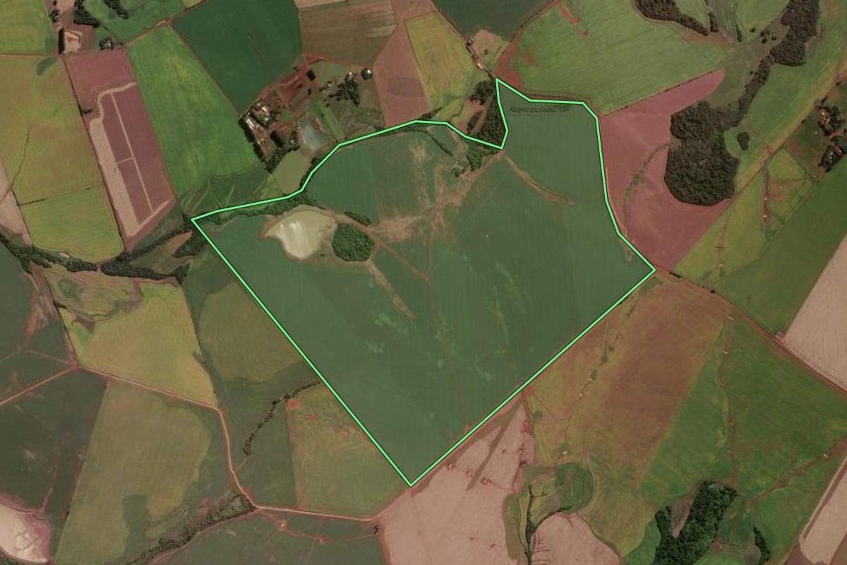 Imagem de satélite do imóvel rural em Jóia (RS), com o contorno declarado no CAR desenhado por cima.