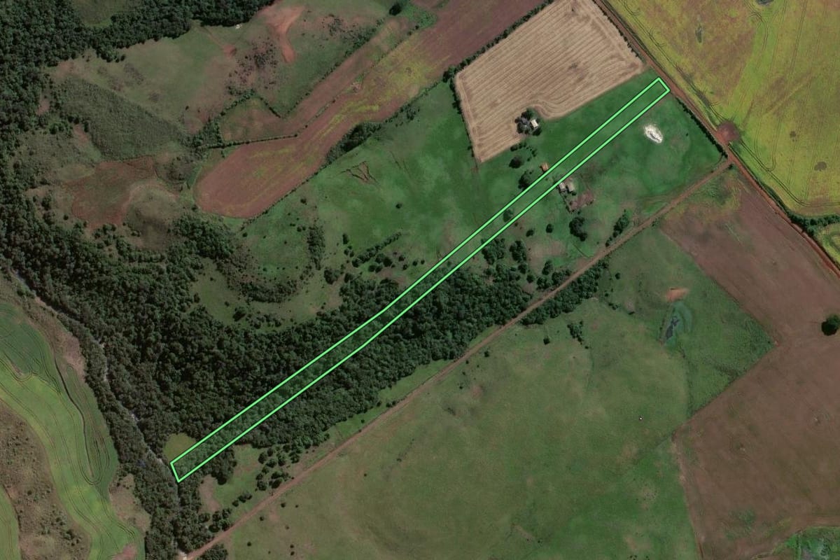 Imagem de satélite do imóvel rural em Jóia (RS), com o contorno declarado no CAR desenhado por cima.