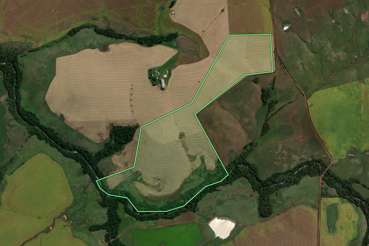 Imagem de satélite do imóvel rural em Jóia (RS), com o contorno declarado no CAR desenhado por cima.