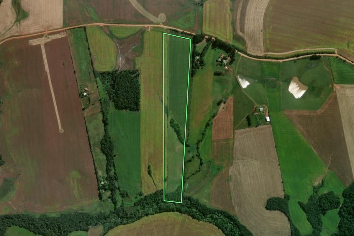 Imagem de satélite do imóvel rural em Jóia (RS), com o contorno declarado no CAR desenhado por cima.