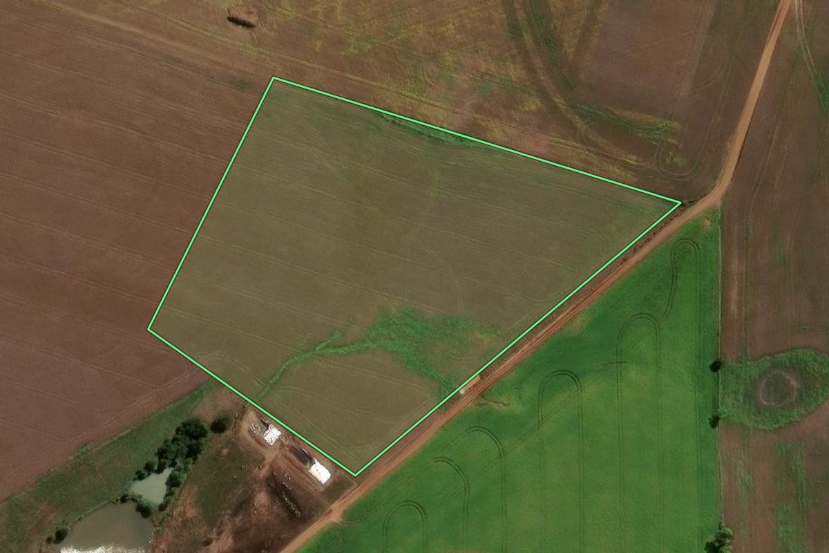 Imagem de satélite do imóvel rural em Jóia (RS), com o contorno declarado no CAR desenhado por cima.