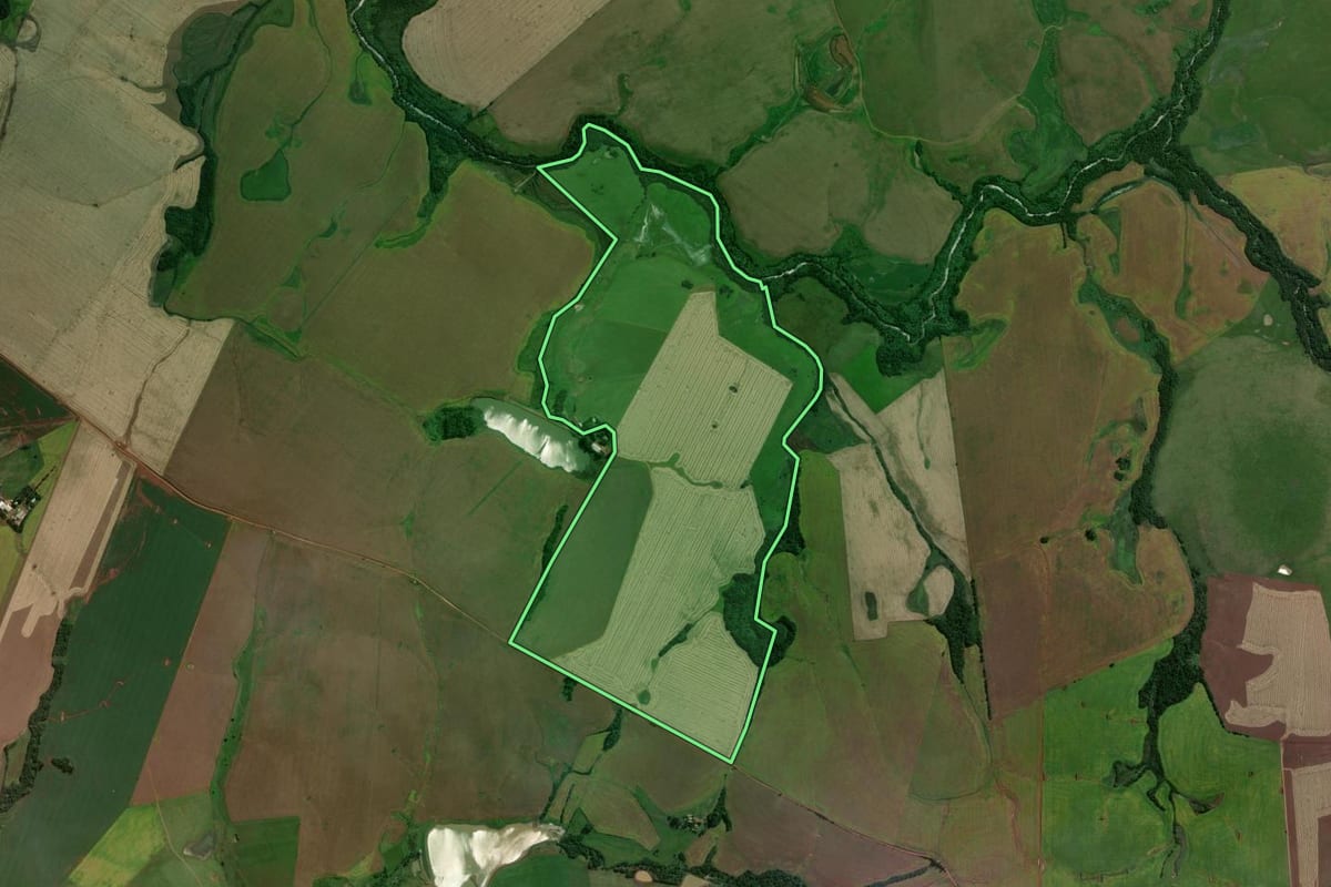 Imagem de satélite do imóvel rural em Jóia (RS), com o contorno declarado no CAR desenhado por cima.