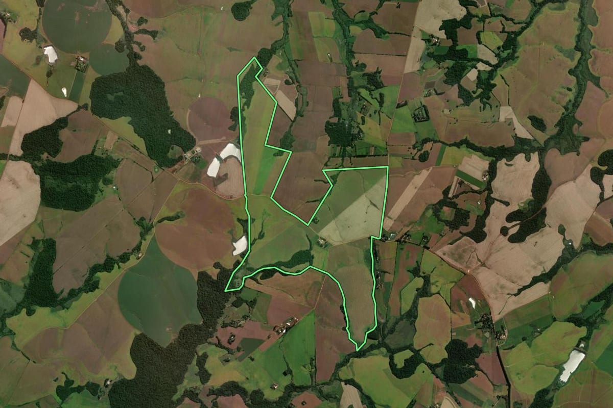 Imagem de satélite do imóvel rural em Jóia (RS), com o contorno declarado no CAR desenhado por cima.