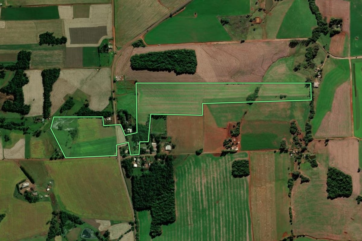 Imagem de satélite do imóvel rural em Jóia (RS), com o contorno declarado no CAR desenhado por cima.