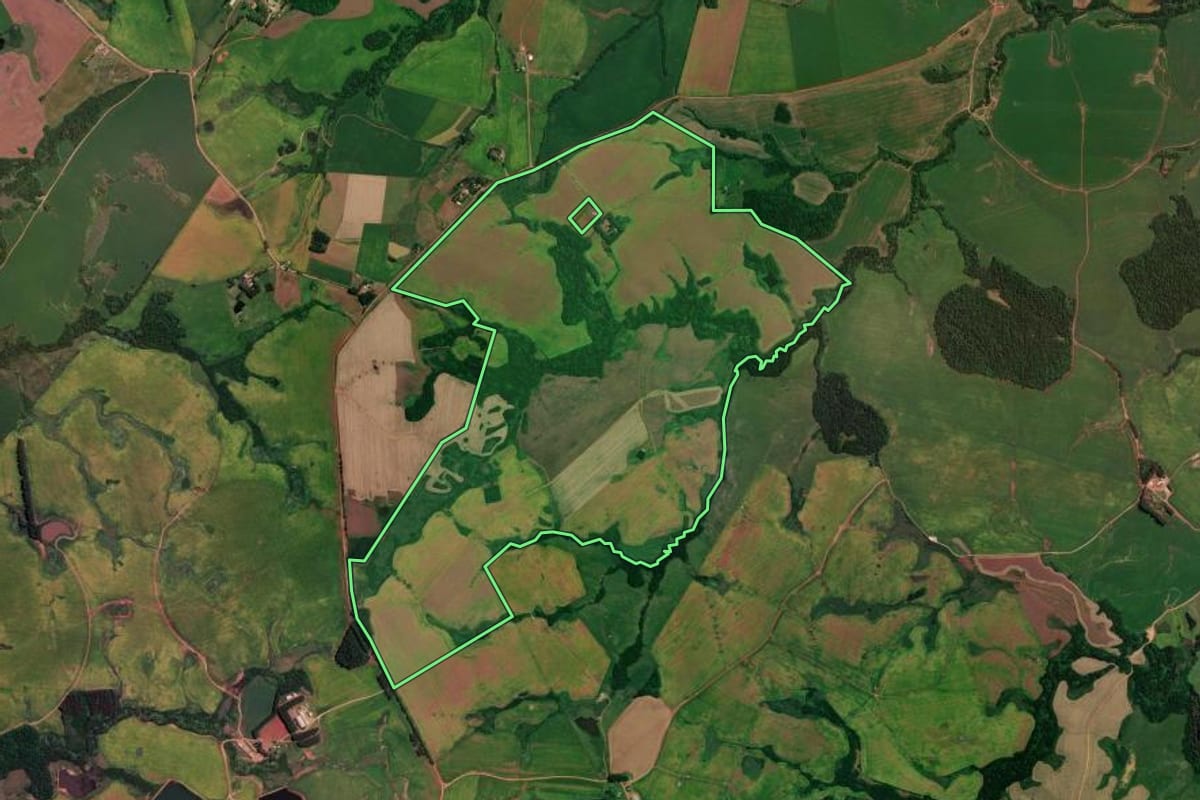 Imagem de satélite do imóvel rural em Jóia (RS), com o contorno declarado no CAR desenhado por cima.