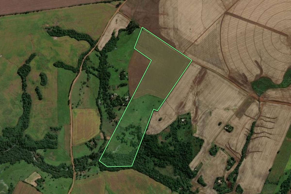 Imagem de satélite do imóvel rural em Jóia (RS), com o contorno declarado no CAR desenhado por cima.