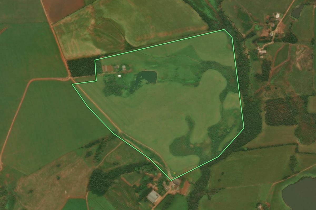 Imagem de satélite do imóvel rural em Júlio de Castilhos (RS), com o contorno declarado no CAR desenhado por cima.