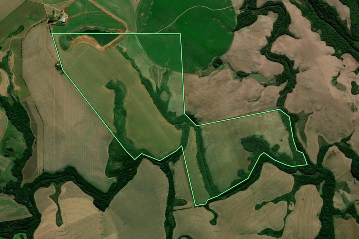 Imagem de satélite do imóvel rural em Júlio de Castilhos (RS), com o contorno declarado no CAR desenhado por cima.
