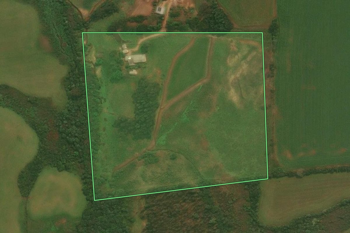 Imagem de satélite do imóvel rural em Júlio de Castilhos (RS), com o contorno declarado no CAR desenhado por cima.