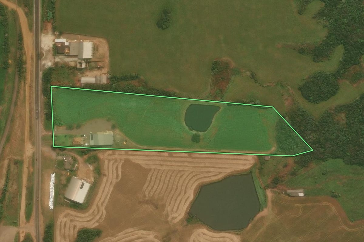 Imagem de satélite do imóvel rural em Júlio de Castilhos (RS), com o contorno declarado no CAR desenhado por cima.