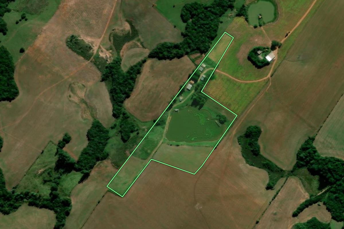 Imagem de satélite do imóvel rural em Júlio de Castilhos (RS), com o contorno declarado no CAR desenhado por cima.