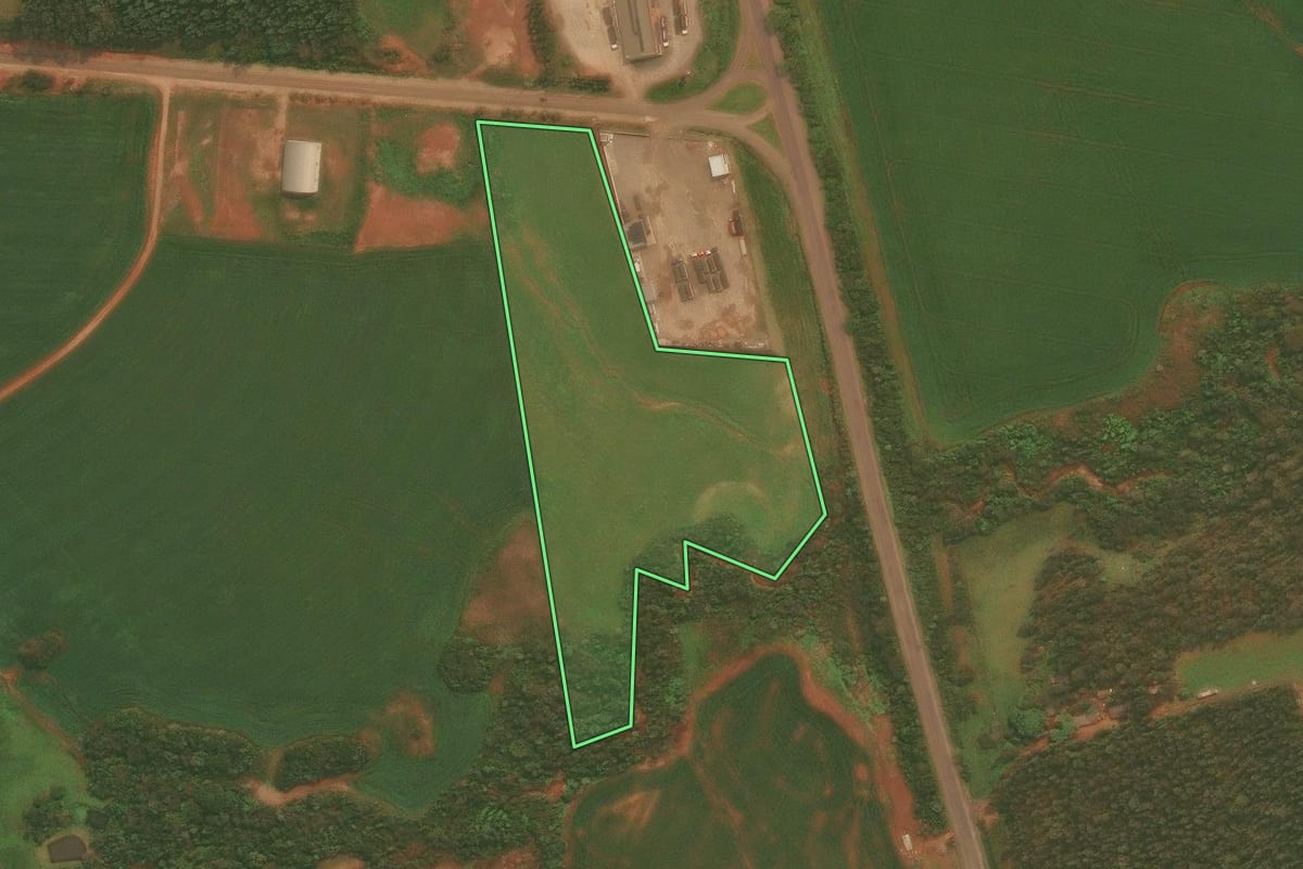 Imagem de satélite do imóvel rural em Júlio de Castilhos (RS), com o contorno declarado no CAR desenhado por cima.