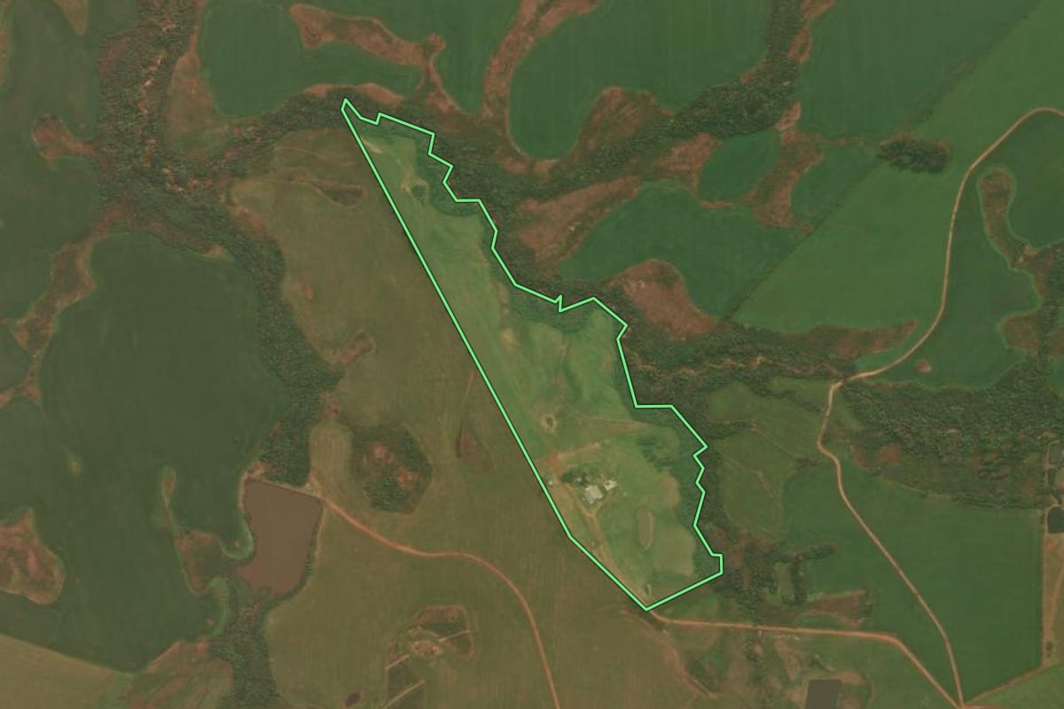 Imagem de satélite do imóvel rural em Júlio de Castilhos (RS), com o contorno declarado no CAR desenhado por cima.