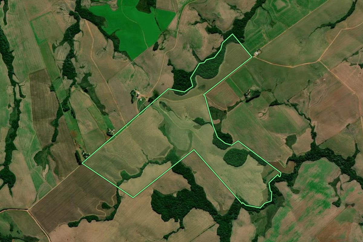 Imagem de satélite do imóvel rural em Júlio de Castilhos (RS), com o contorno declarado no CAR desenhado por cima.