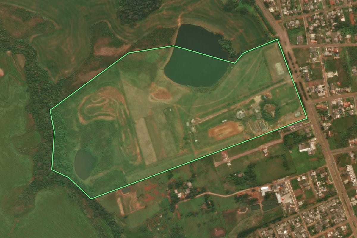 Imagem de satélite do imóvel rural em Júlio de Castilhos (RS), com o contorno declarado no CAR desenhado por cima.
