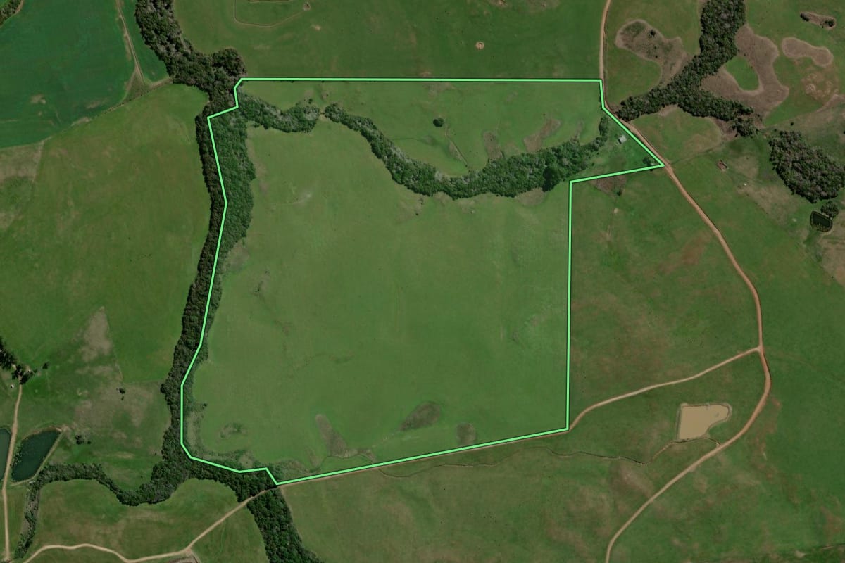 Imagem de satélite do imóvel rural em Júlio de Castilhos (RS), com o contorno declarado no CAR desenhado por cima.