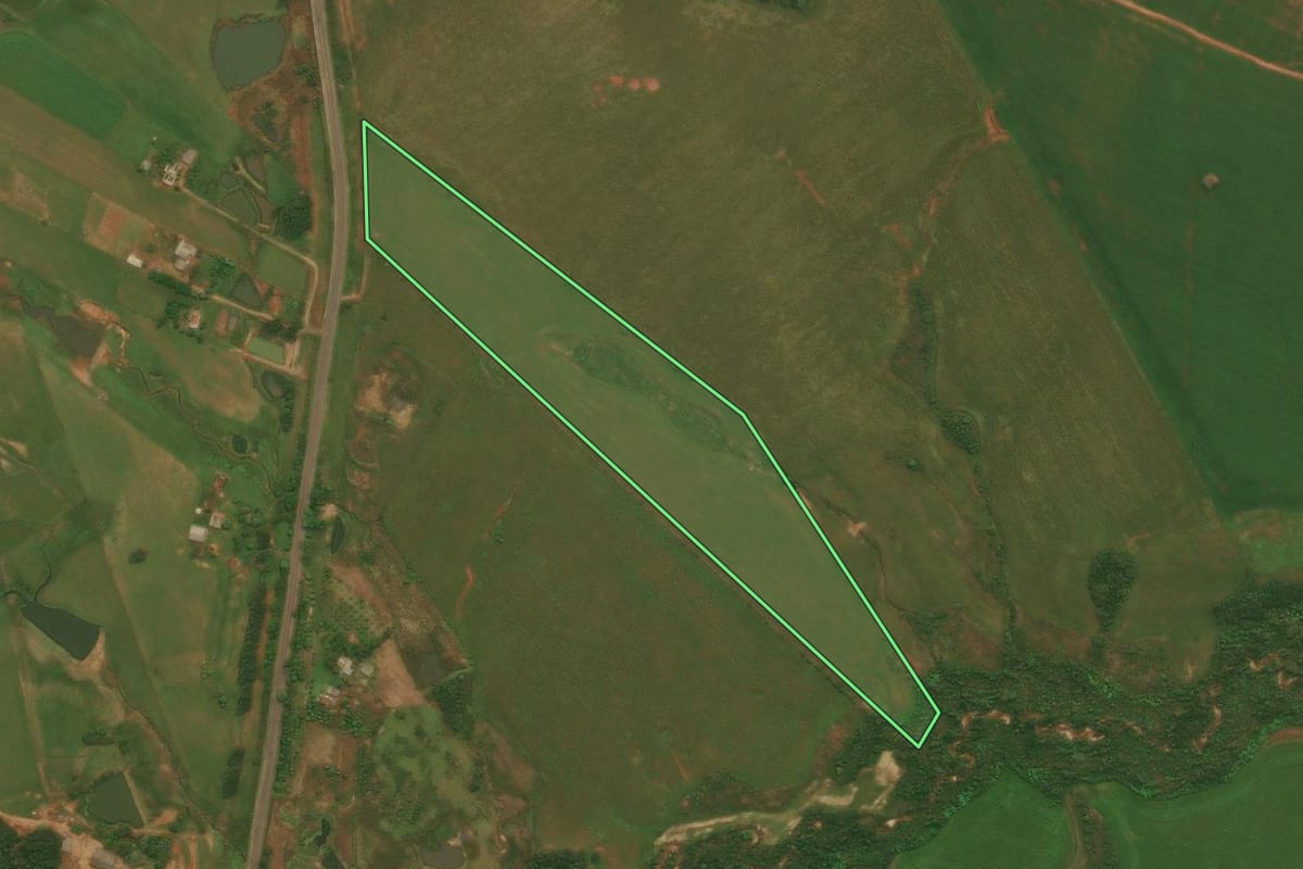 Imagem de satélite do imóvel rural em Júlio de Castilhos (RS), com o contorno declarado no CAR desenhado por cima.