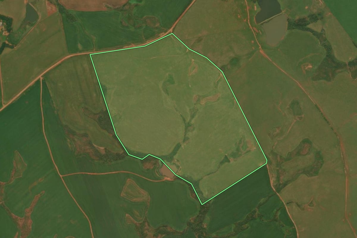 Imagem de satélite do imóvel rural em Júlio de Castilhos (RS), com o contorno declarado no CAR desenhado por cima.